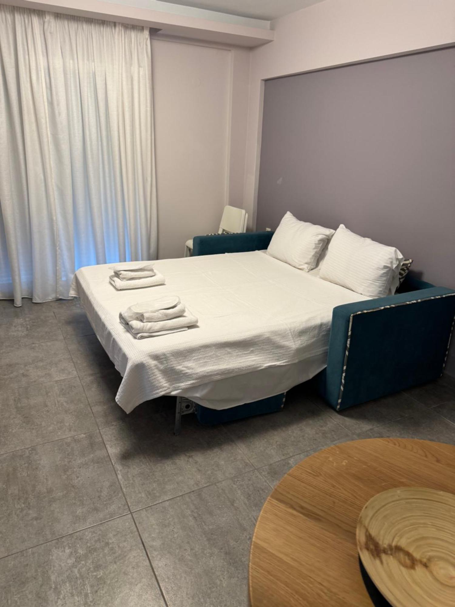 Isalos Suites Néa Péramos Kültér fotó