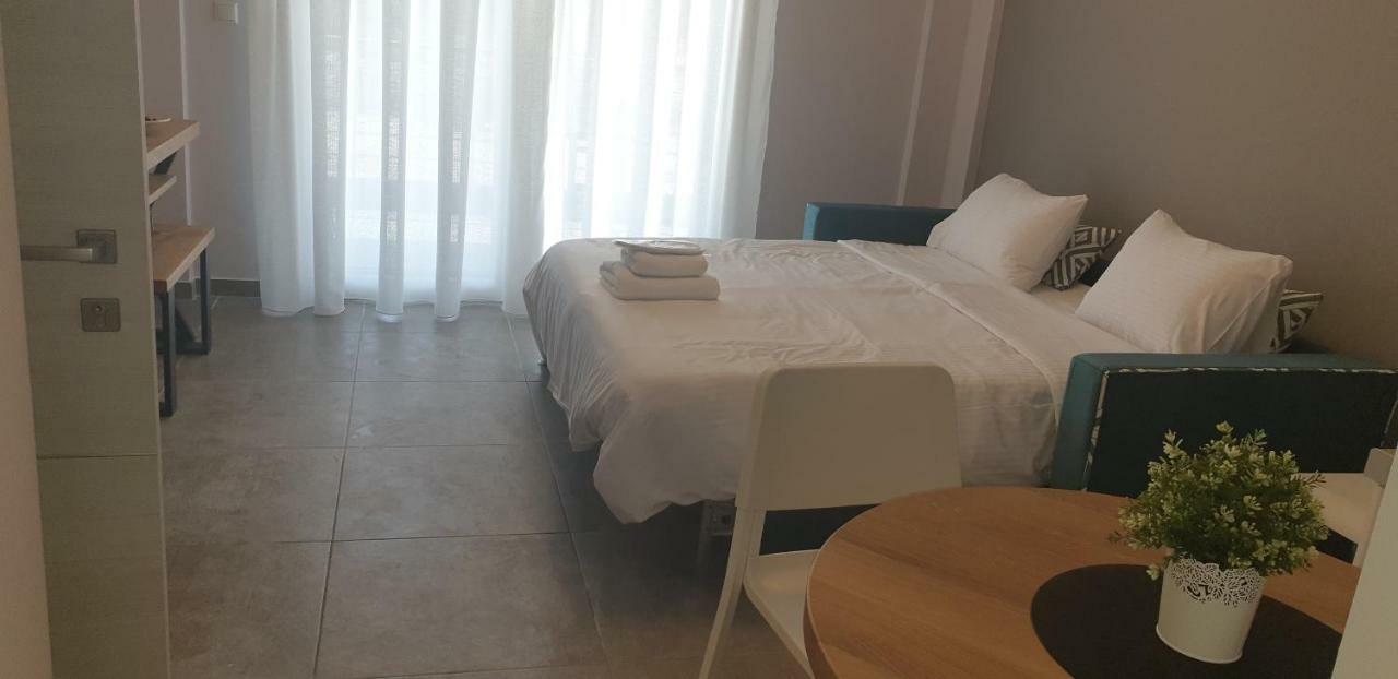 Isalos Suites Néa Péramos Kültér fotó